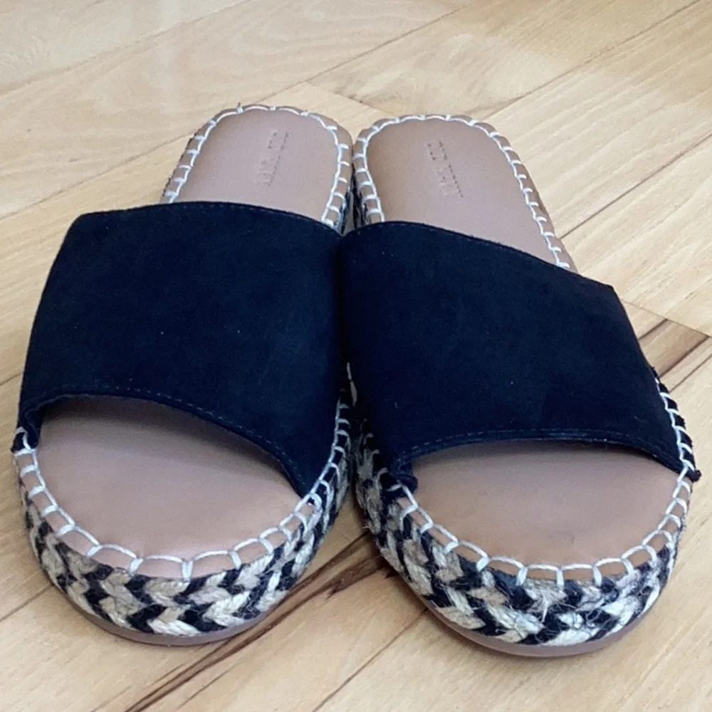 Old Navy woven rope and faux suede slide on sandals. Women’s size 10